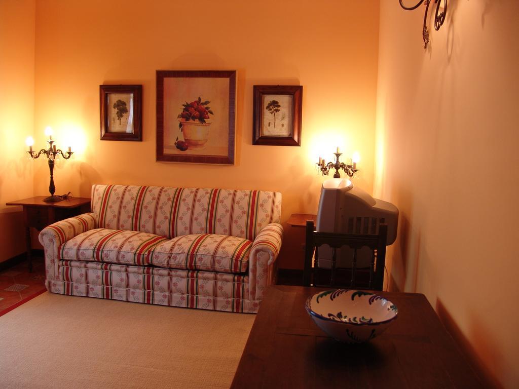 Apartamentos La Columna Чинчон Экстерьер фото