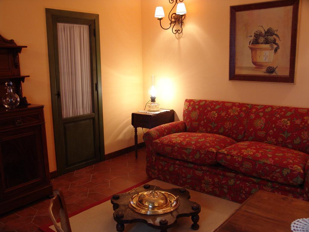 Apartamentos La Columna Чинчон Экстерьер фото