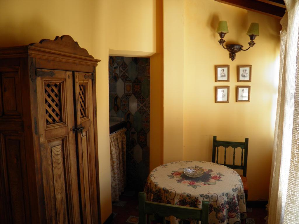 Apartamentos La Columna Чинчон Экстерьер фото