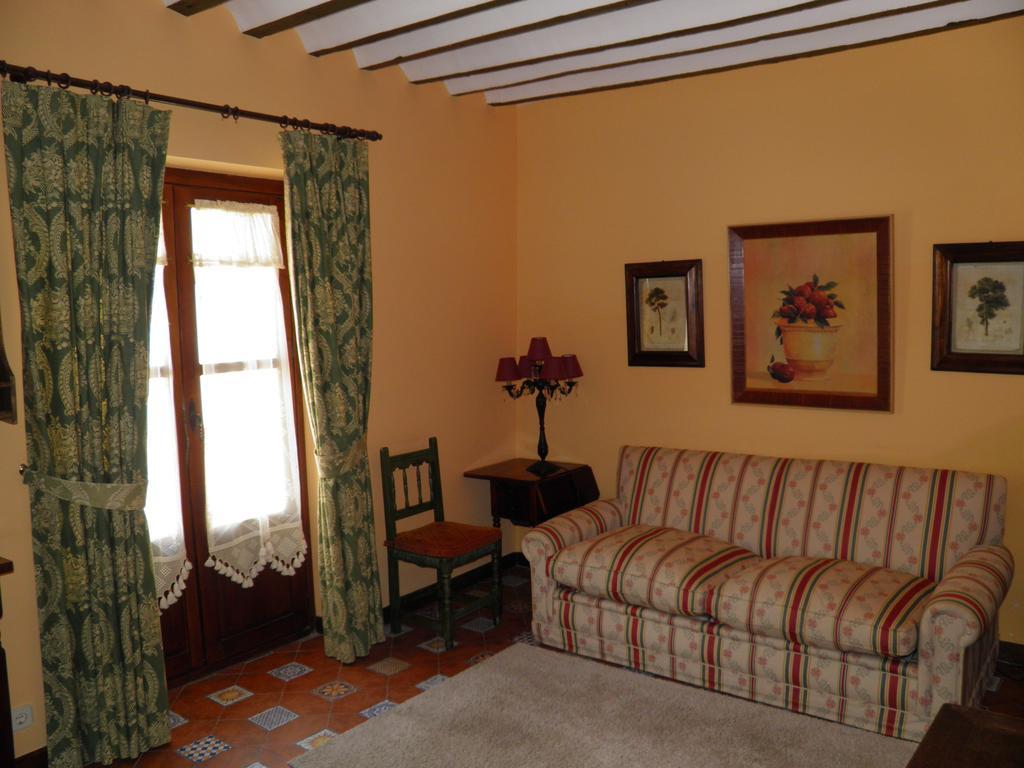 Apartamentos La Columna Чинчон Экстерьер фото